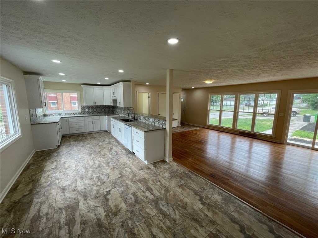 19618 Gladstone Rd - Photo 2 of 20