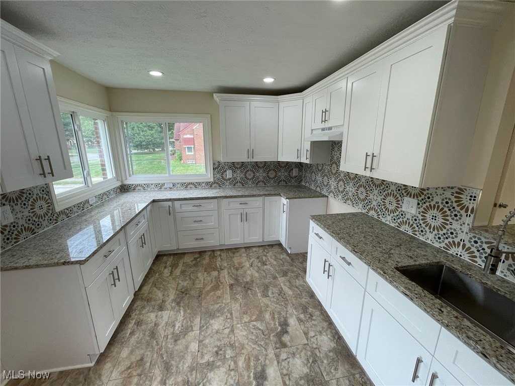 19618 Gladstone Rd - Photo 3 of 20