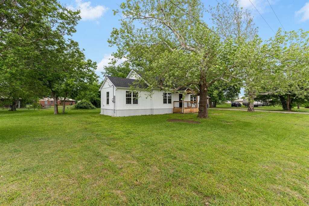 304 Church St - Photo 3 of 34