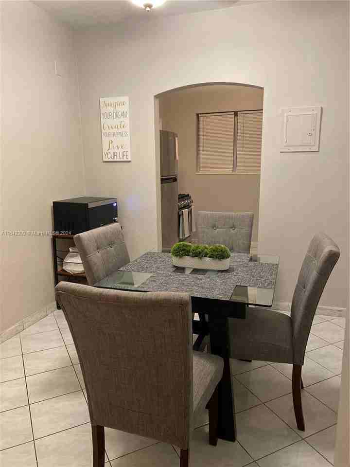 503 79th St #7 - Photo 3 of 8