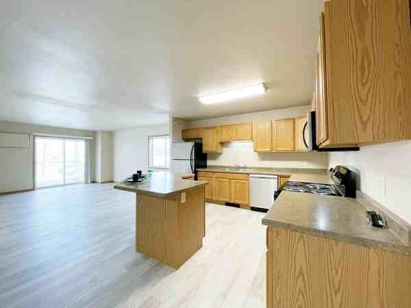 Elk Pointe Apartments - Photo 3 of 16