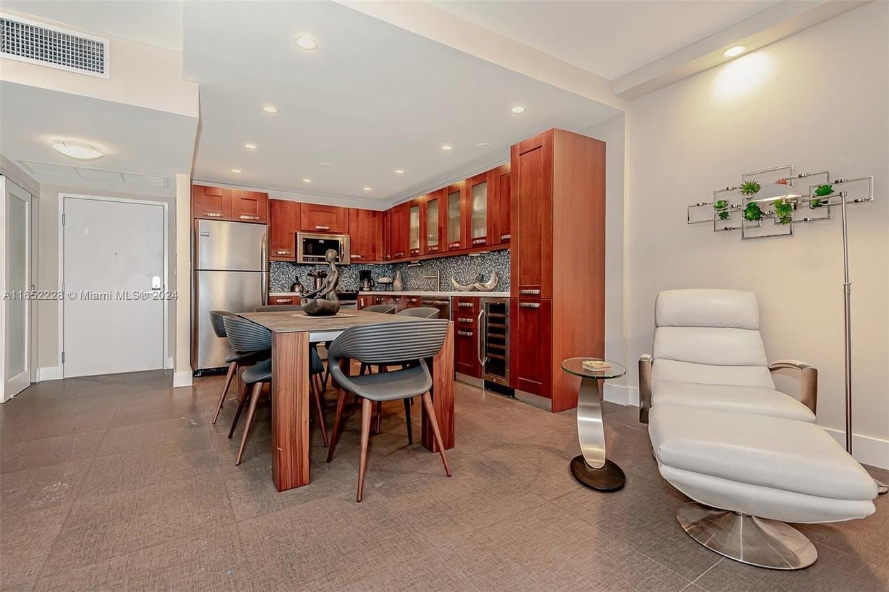 2301 Collins Ave #1216 - Photo 7 of 29