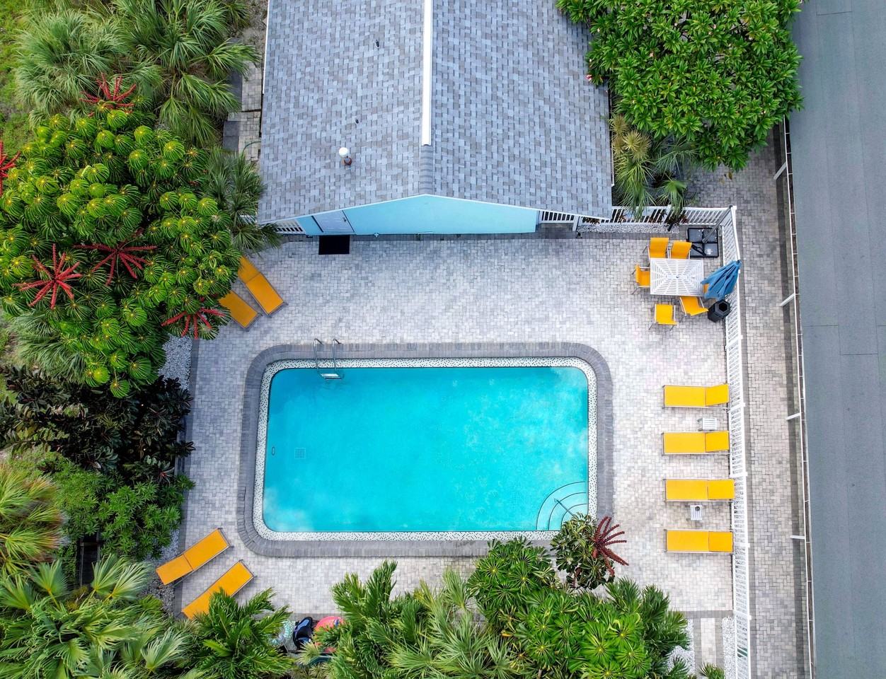 Welcome to Park Shore Boutique Apartments - Photo 5 of 7