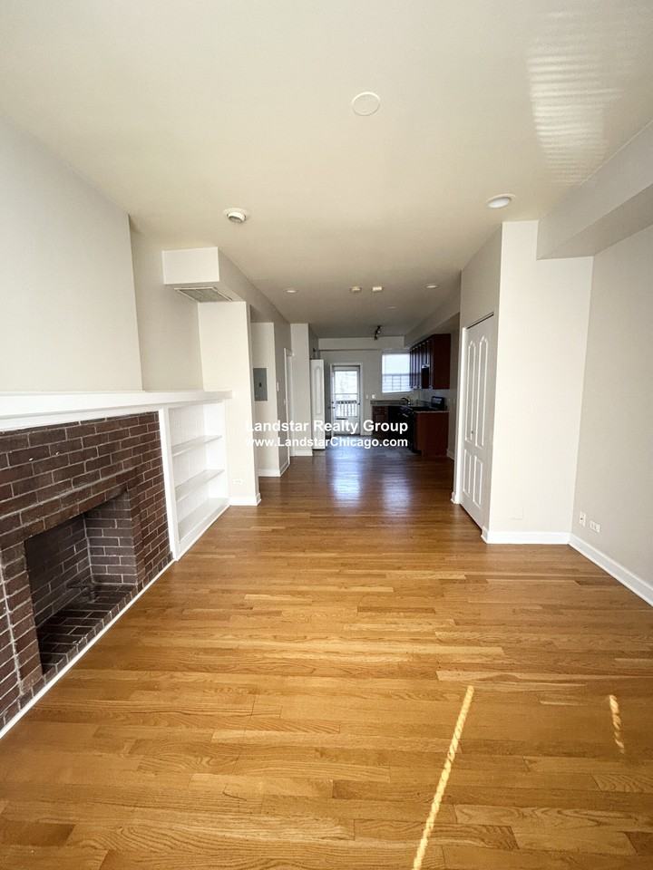 7460 N Greenview Ave #2 - Photo 2 of 12