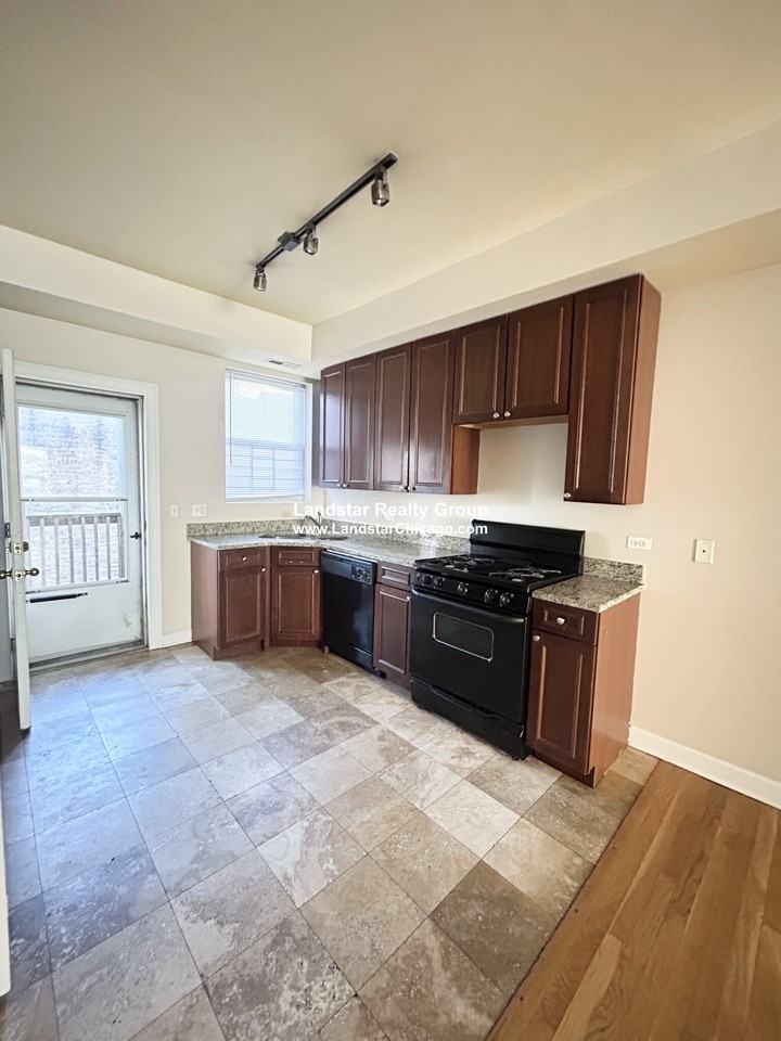 7460 N Greenview Ave #2 - Photo 4 of 12