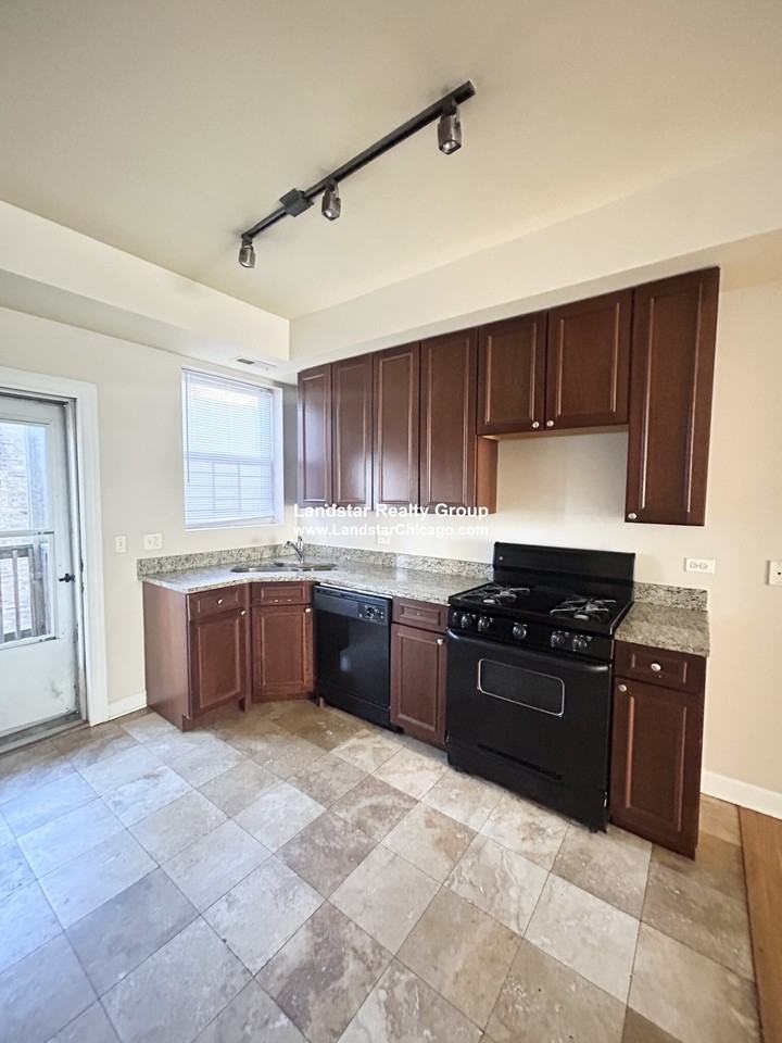 7460 N Greenview Ave #2 - Photo 6 of 12