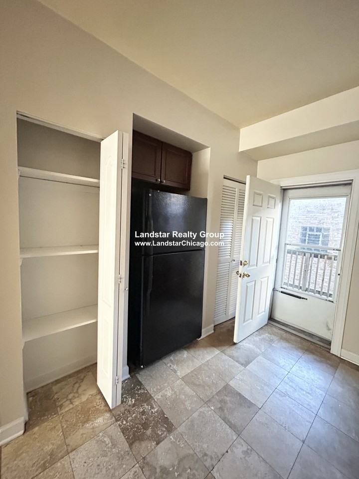 7460 N Greenview Ave #2 - Photo 7 of 12