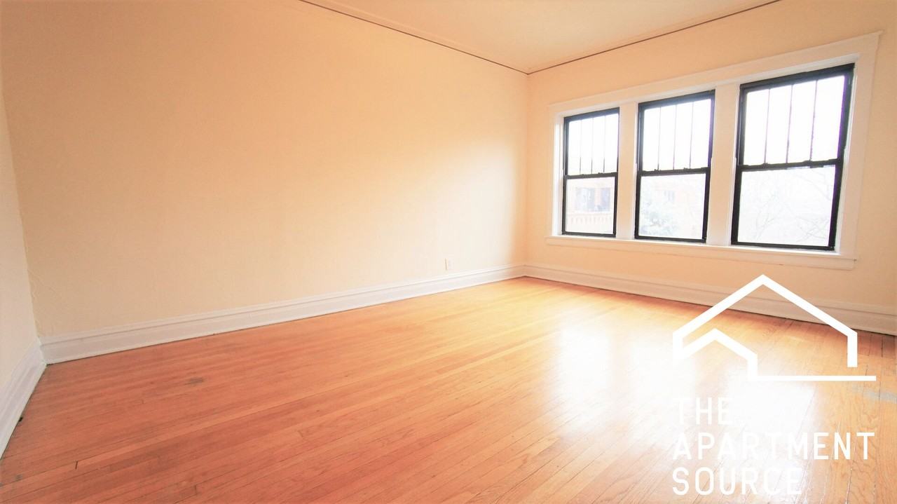 2520 N Kedzie Blvd #1N