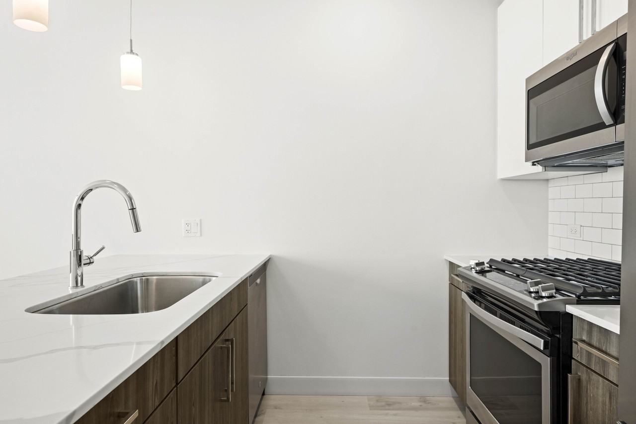 808 S Michigan Ave #1-1 - Photo 4 of 22