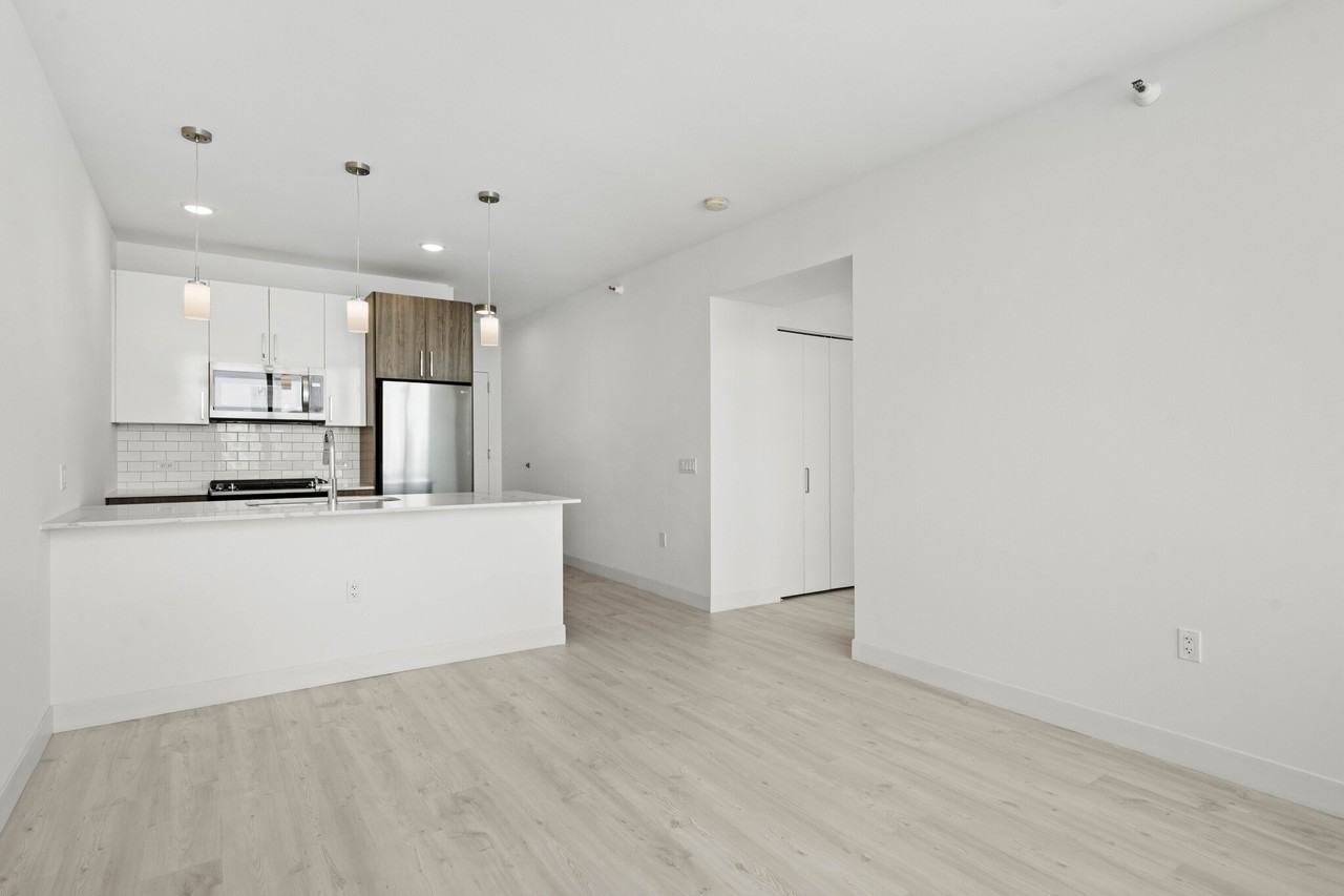 808 S Michigan Ave #1-1 - Photo 5 of 22