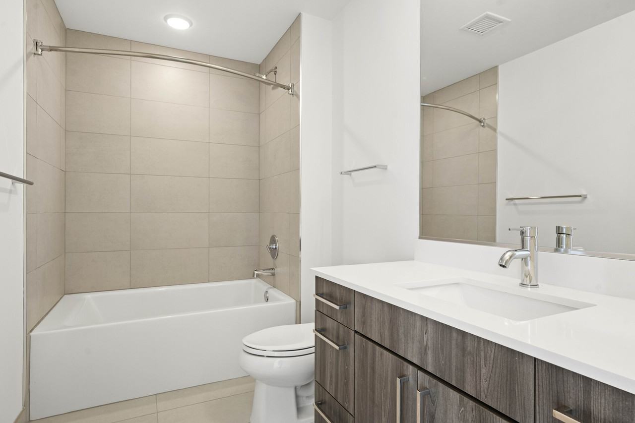 808 S Michigan Ave #2-2 - Photo 7 of 24