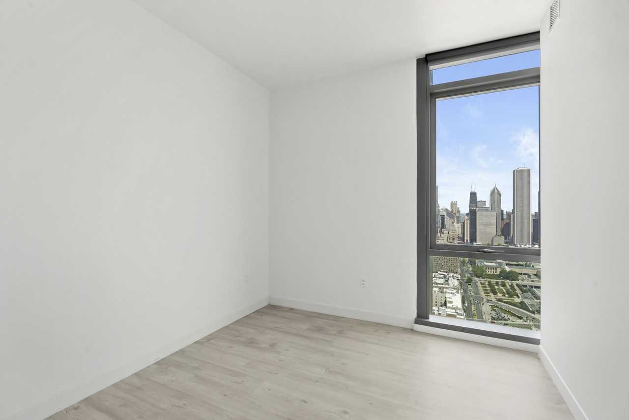 808 S Michigan Ave #3-2 - Photo 4 of 25