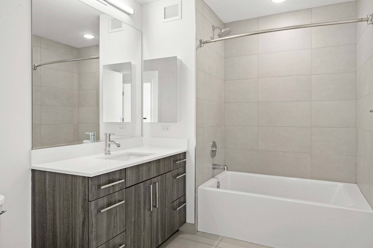 808 S Michigan Ave #3-2 - Photo 7 of 25