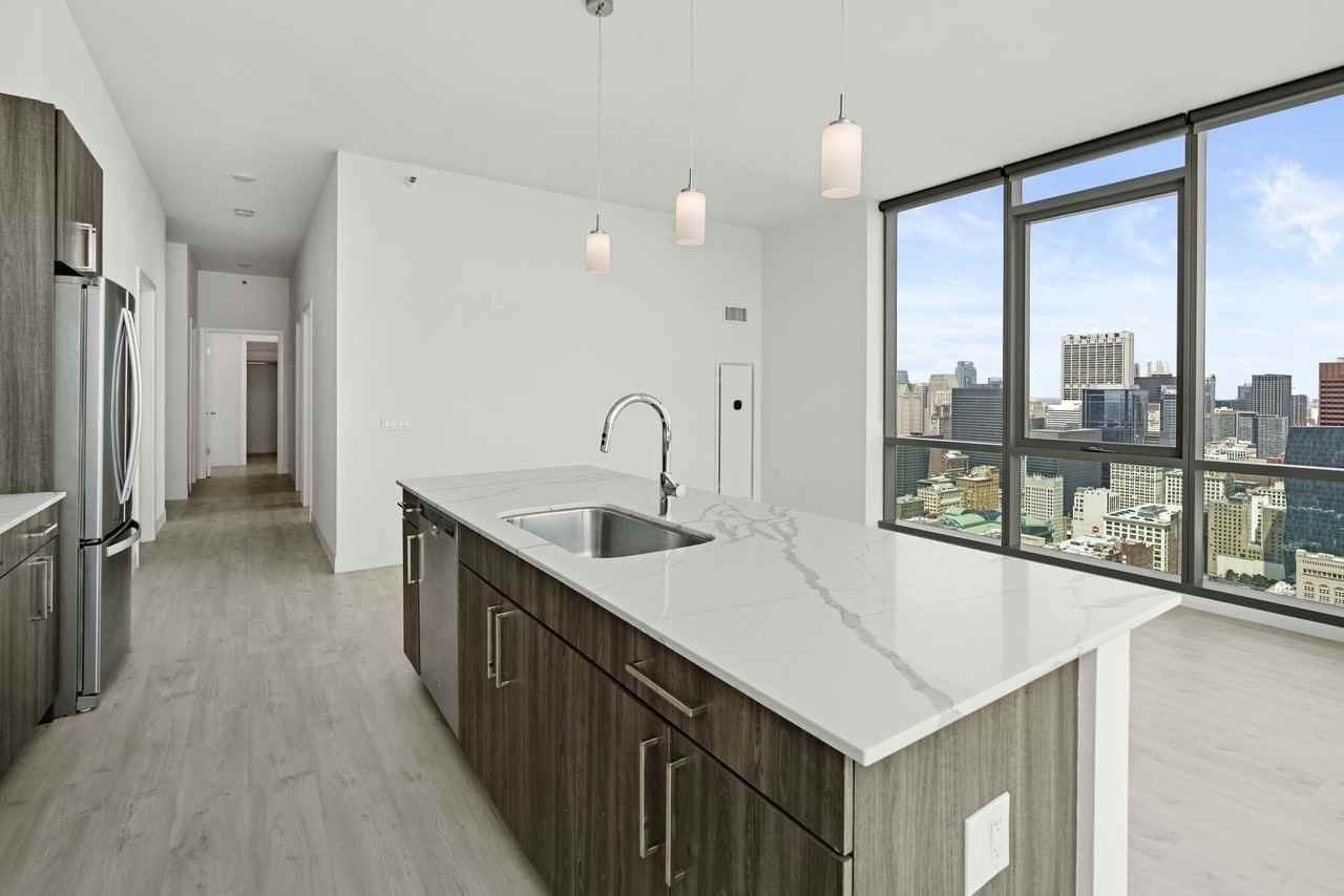 808 S Michigan Ave #4-3 - Photo 3 of 25