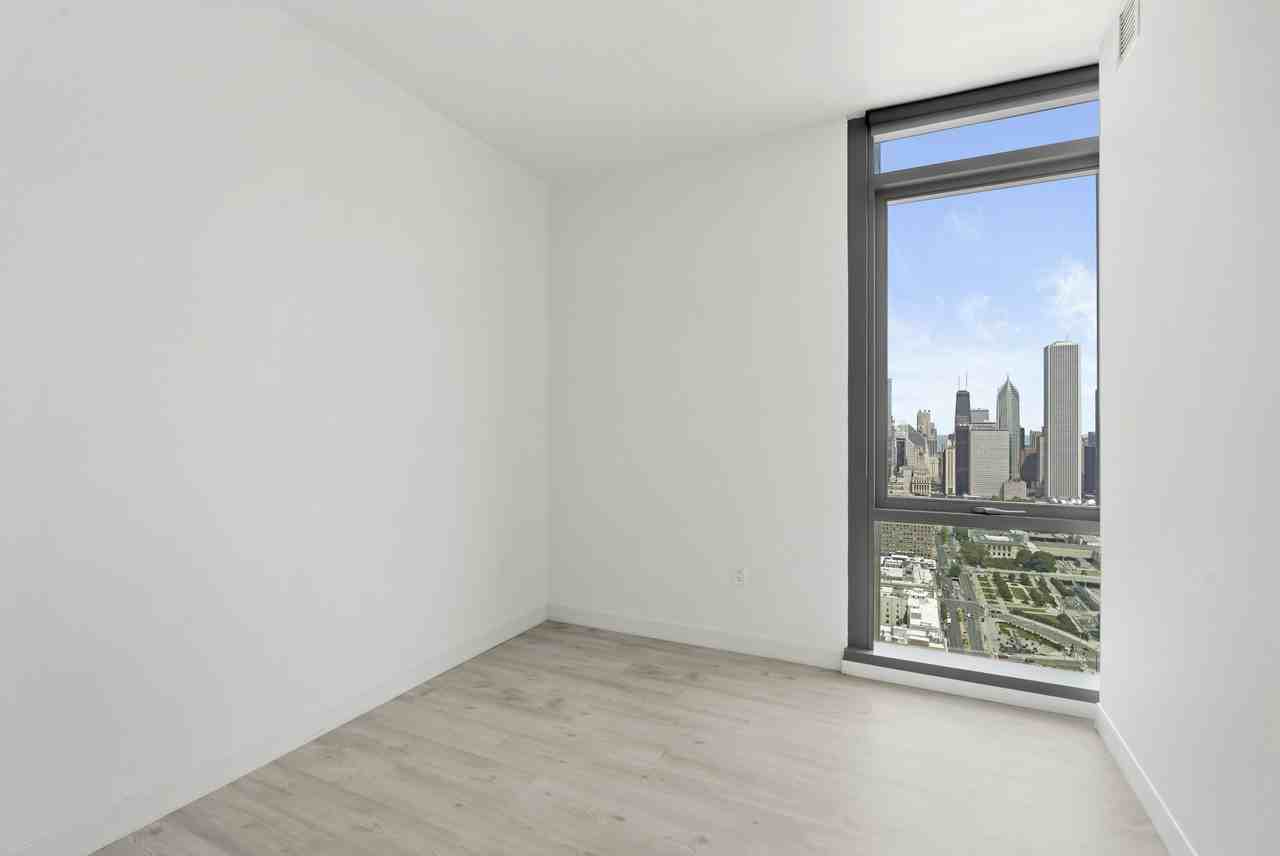 808 S Michigan Ave #4-3 - Photo 5 of 25