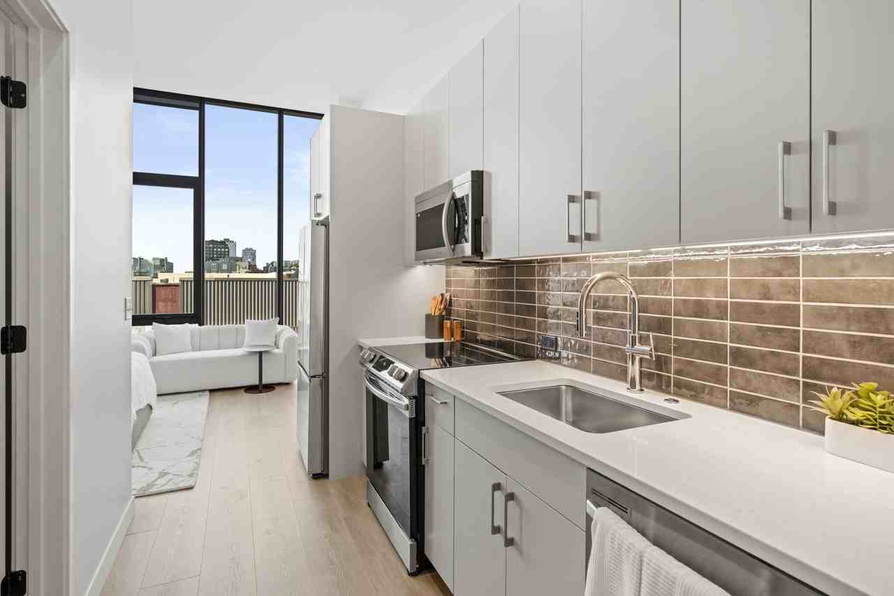 1101 W Van Buren St - Photo 4 of 14