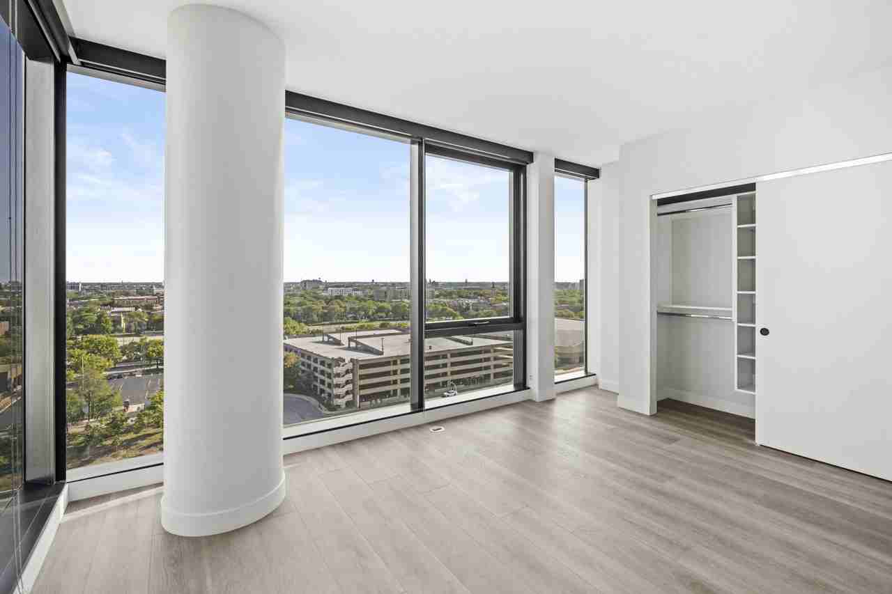 1101 W Van Buren St #2-2