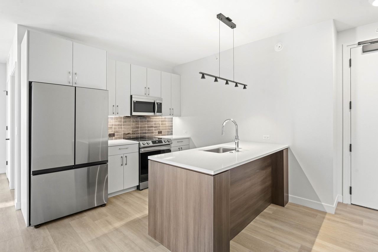 1101 W Van Buren St #2-2 - Photo 2 of 18