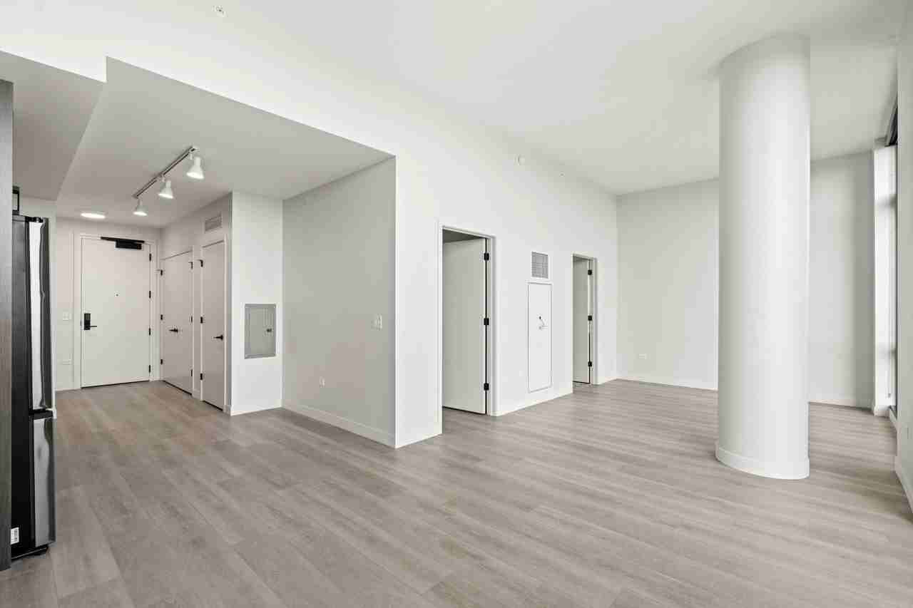 1101 W Van Buren St - Photo 4 of 15