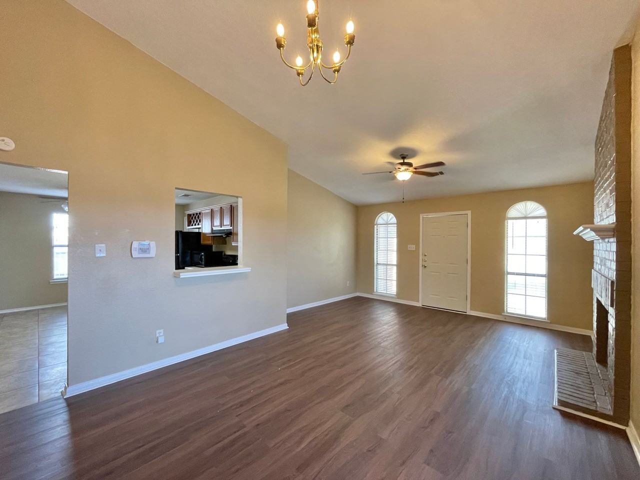 1507 Westway Dr - Photo 4 of 19