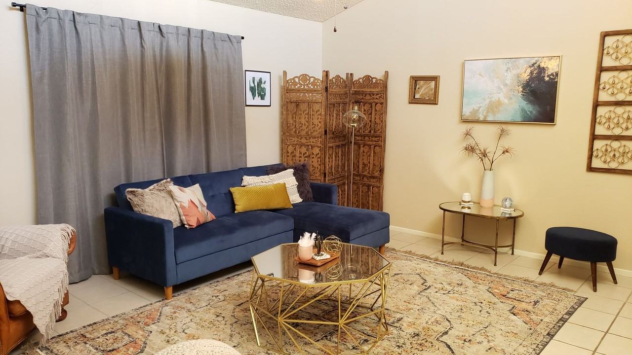 672 W 37th Pl - Photo 3 of 18