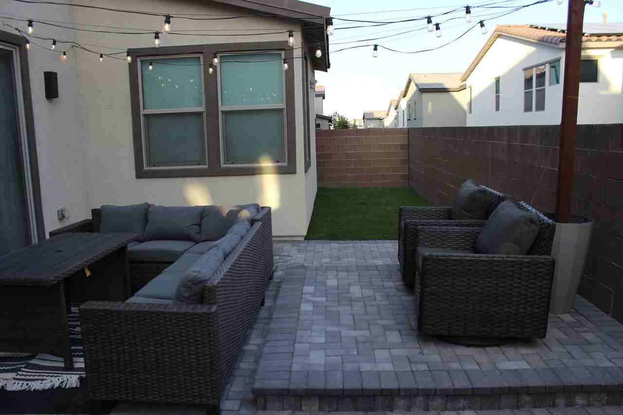 537 Ruby Mesa Ave - Photo 2 of 22