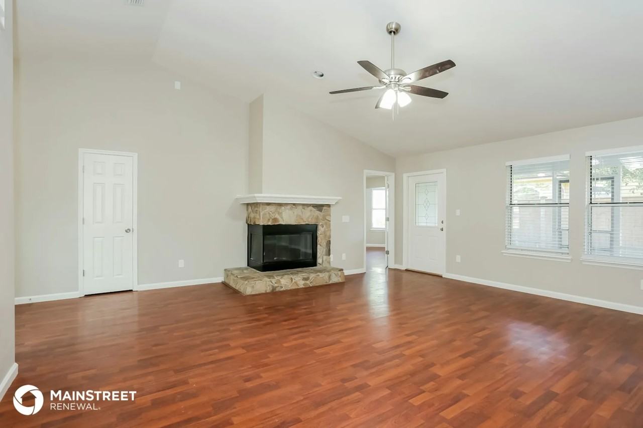 4484 Barnaby Dr - Photo 3 of 16