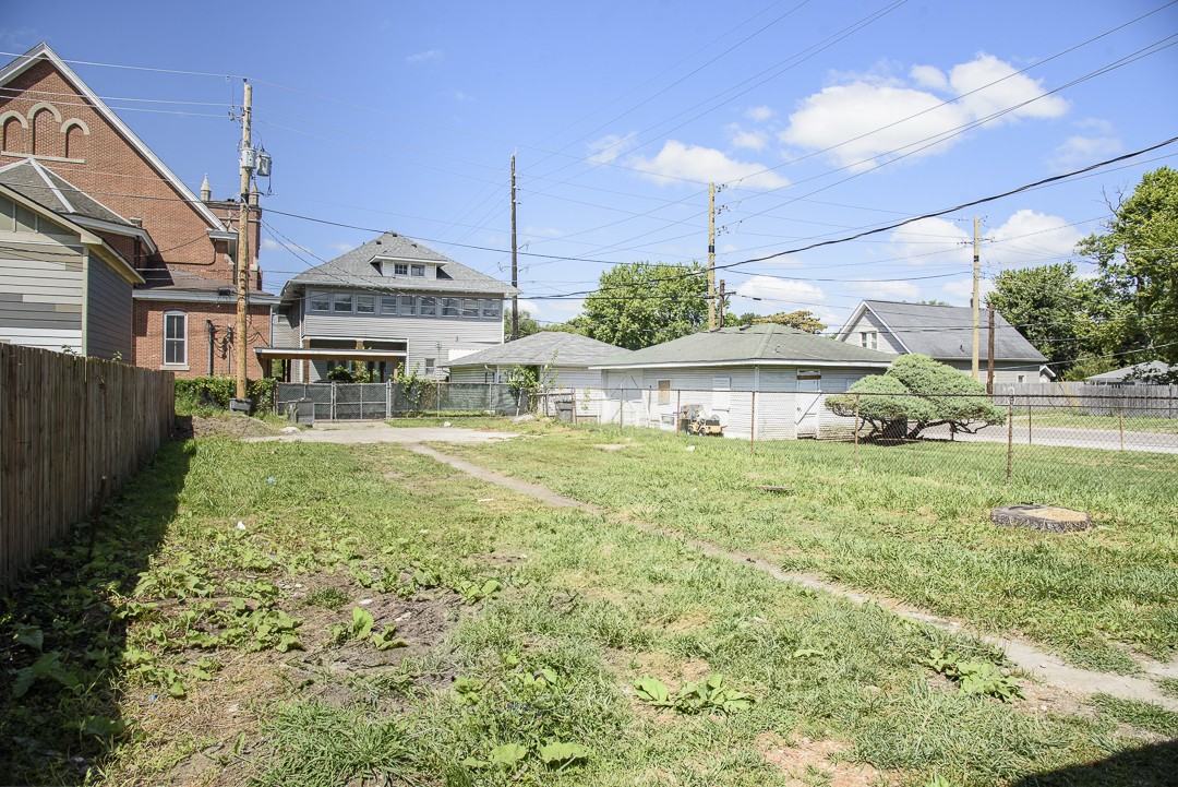 374 N Holmes Ave #374 - Photo 3 of 33