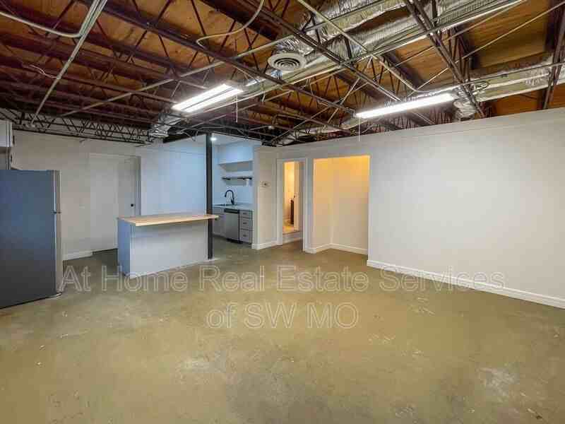 541 E Saint Louis St - Photo 2 of 11