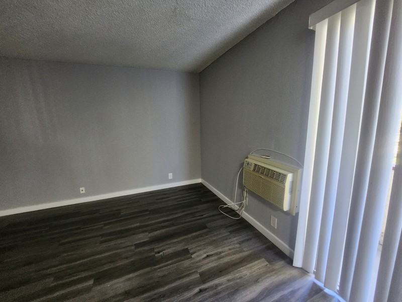123 S Catalina St #215 - Photo 4 of 12