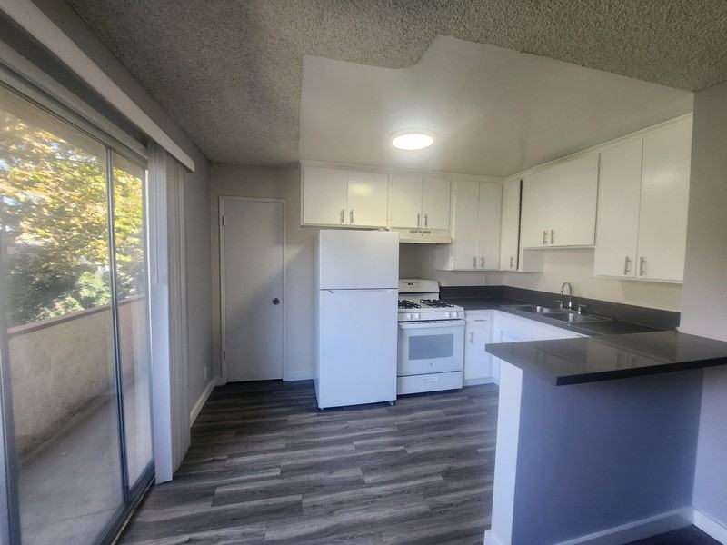 123 S Catalina St #215 - Photo 5 of 12