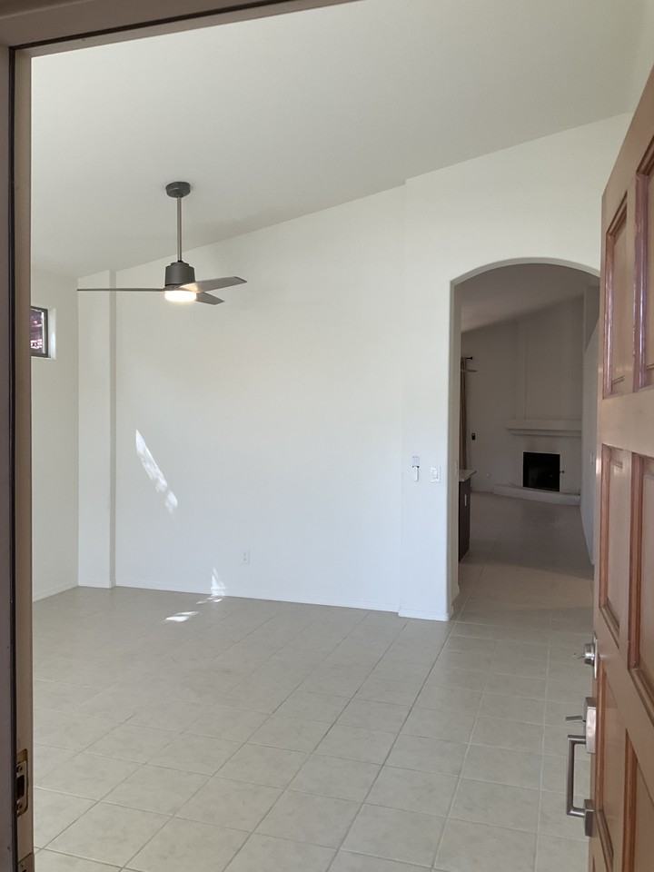 2333 N Deer Creek Pl - Photo 3 of 24