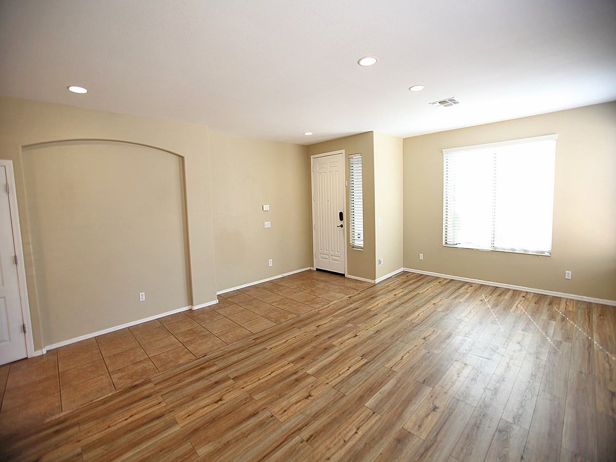 20523 N 91st Dr - Photo 2 of 19