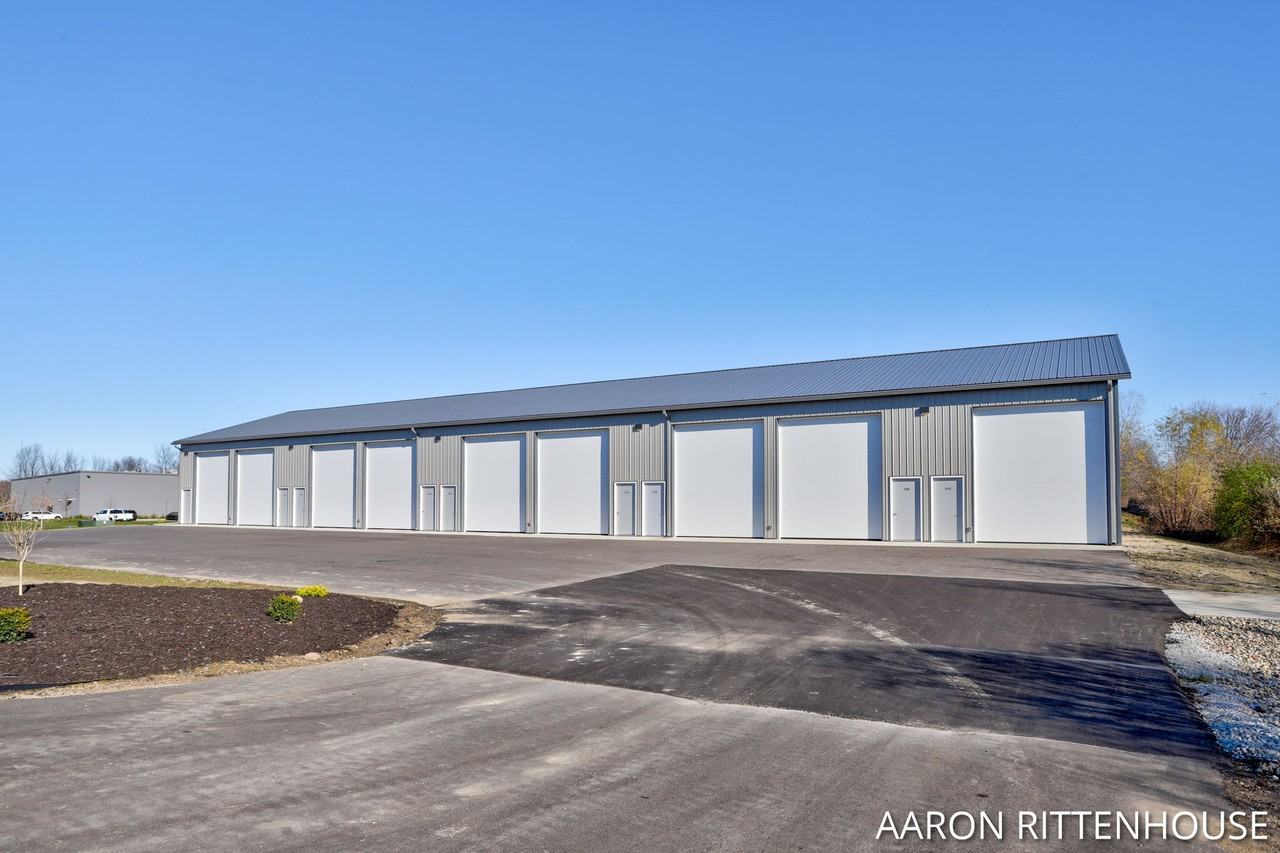 124 Veterans Dr - Photo 2 of 9