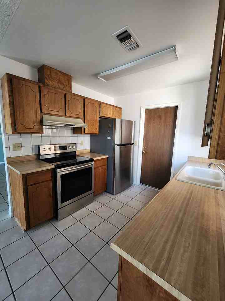 1896 Willow Ave - Photo 7 of 21