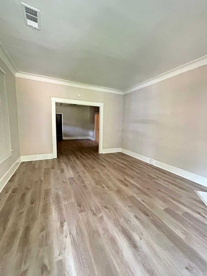 1039 Rozelle St - Photo 3 of 21