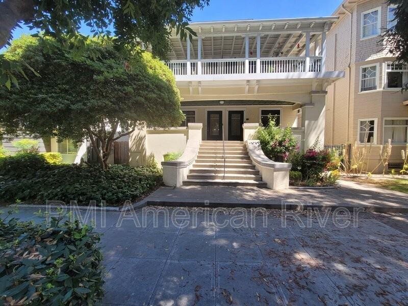 1319 H St #A - Photo 2 of 16