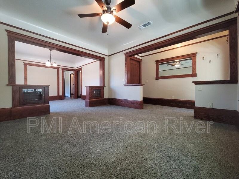1319 H St #A - Photo 4 of 16