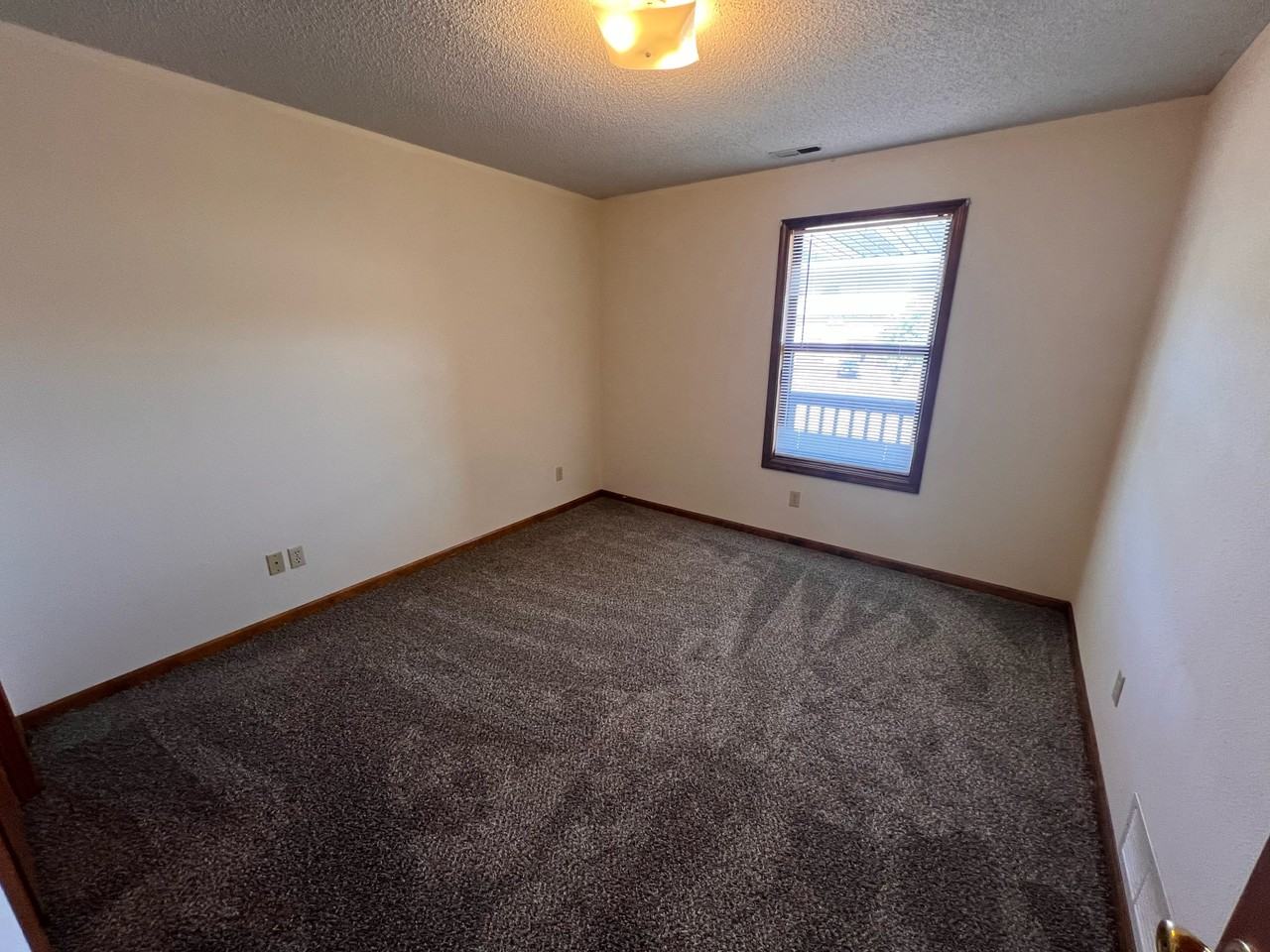 834 E Prairie Hill Dr - Photo 2 of 4