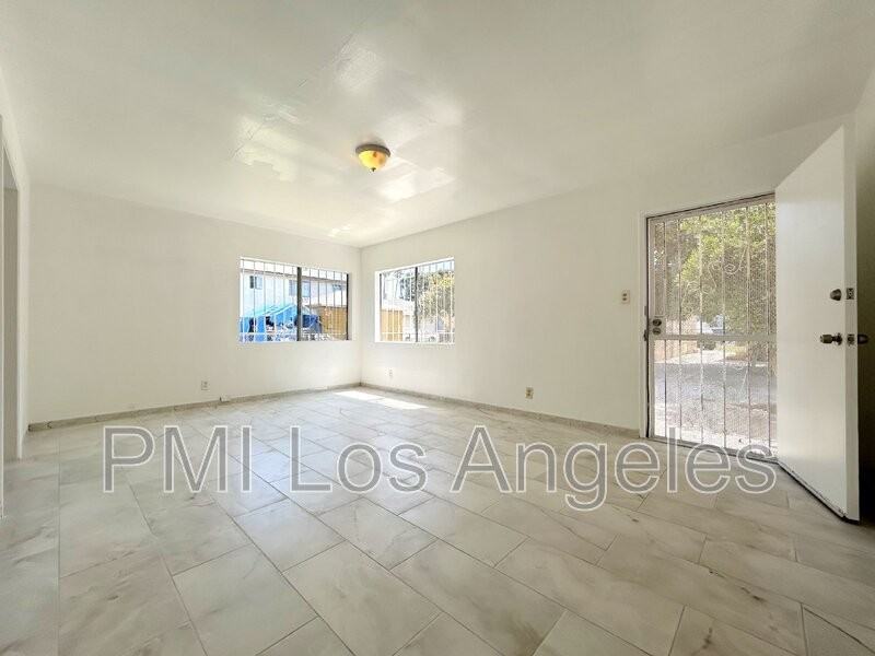 123 E Caldwell St - Photo 2 of 23
