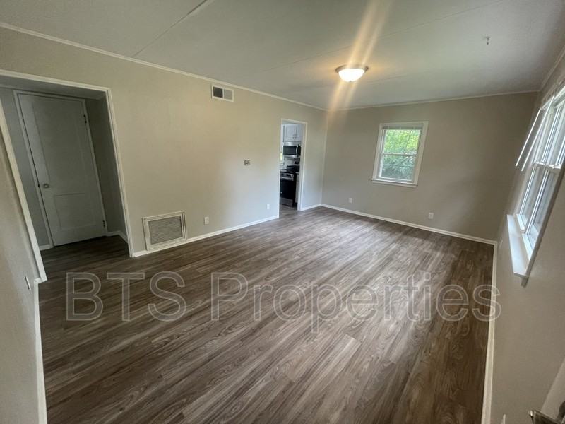 304 E Frances Ave - Photo 3 of 11