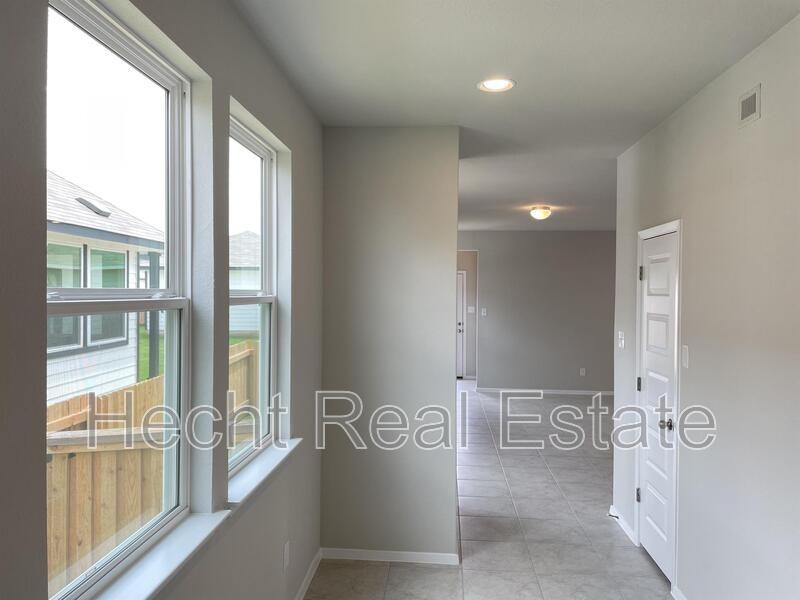 196 Fabion St - Photo 4 of 39