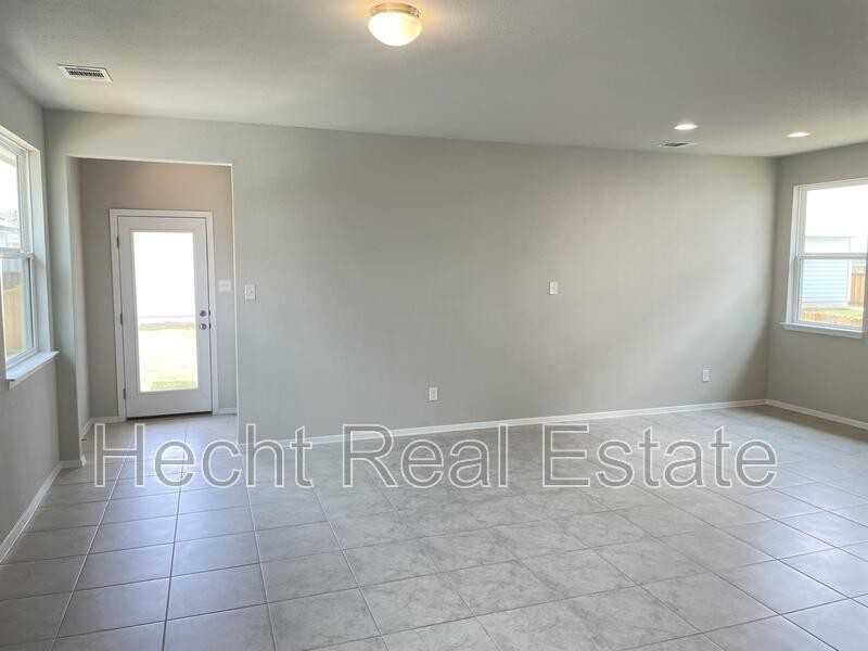 196 Fabion St - Photo 6 of 39