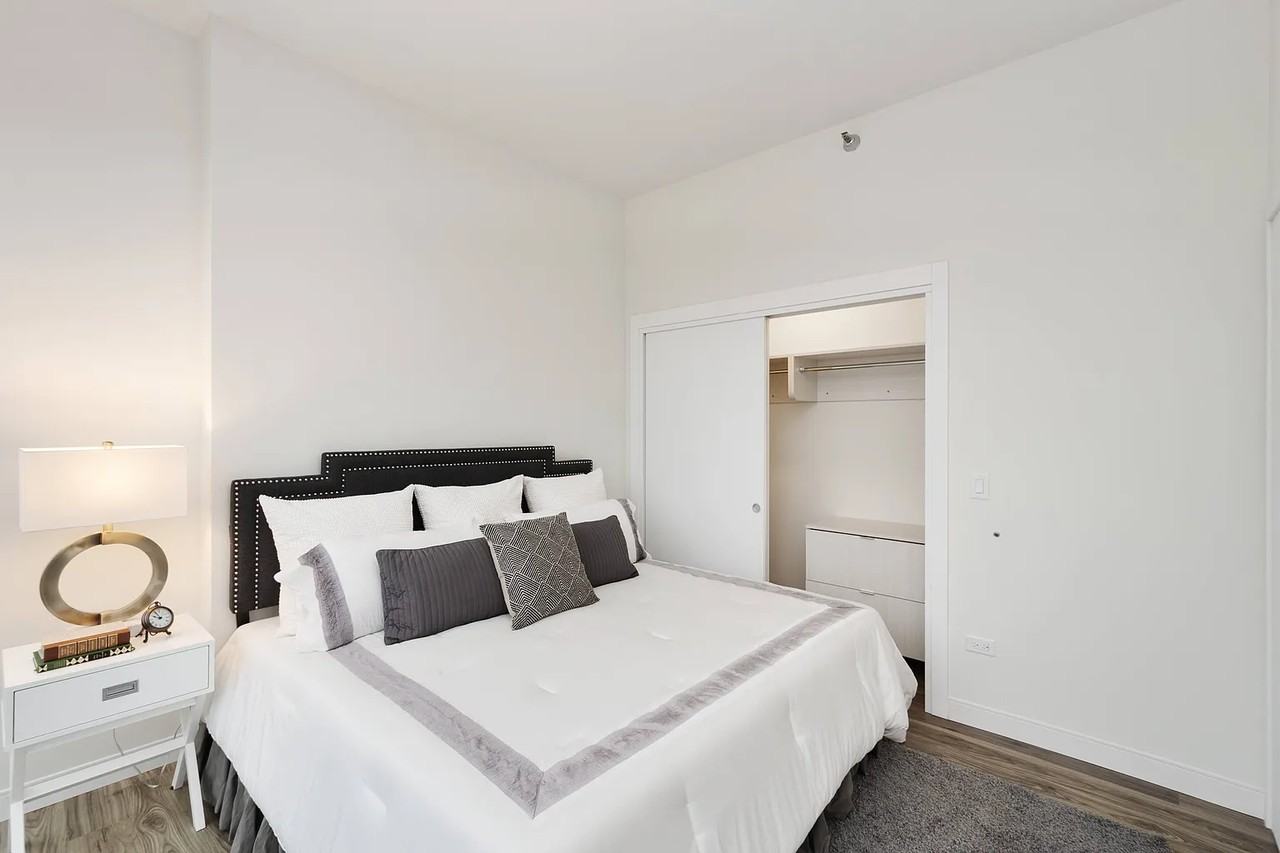 S Michigan Ave #1419 - Photo 3 of 19