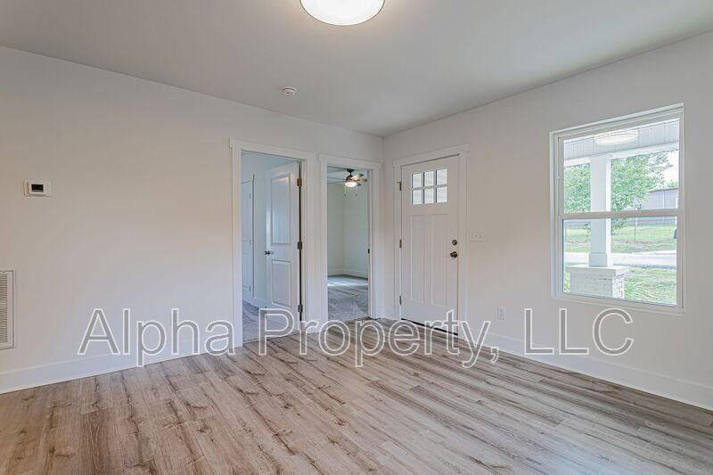 36 Jamison St - Photo 4 of 19