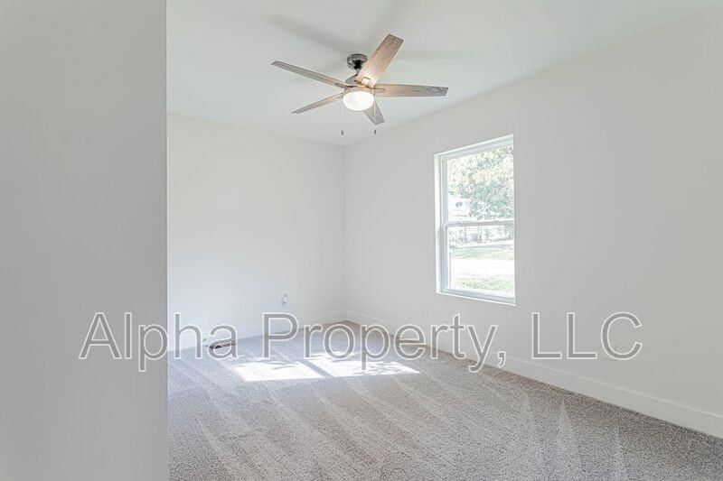 36 Jamison St - Photo 6 of 19