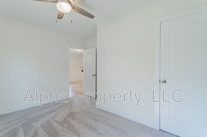 36 Jamison St - Photo 7 of 19