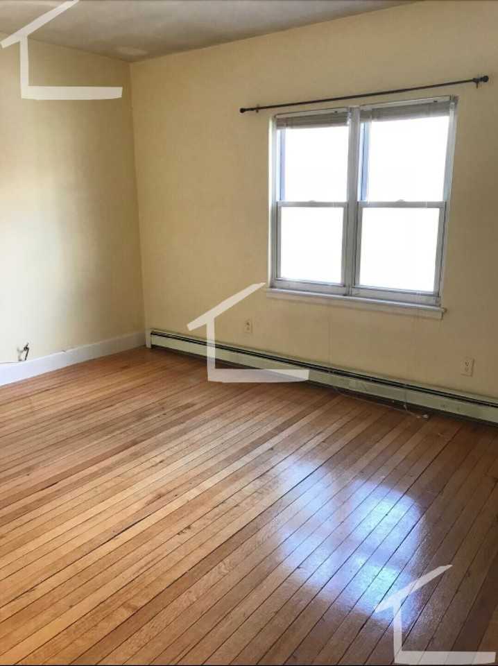 20 Shanley St #1R - Photo 4 of 5