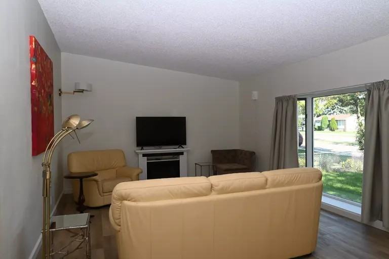 12216 St Albert Trail Nw - Photo 2 of 10