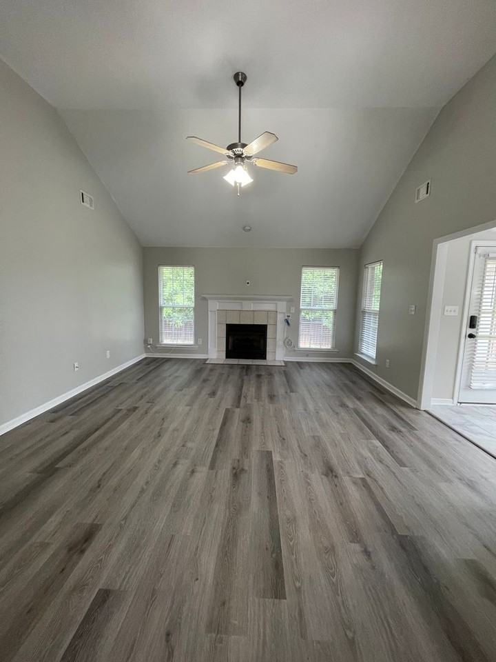 2068 Lake Forest Dr - Photo 4 of 25